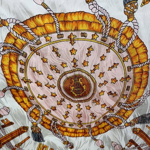 Vintage Silk Jacquard Scarf Gold Key Tassel Print Blush Pink White Square 84 cm - Picture 3 of 6